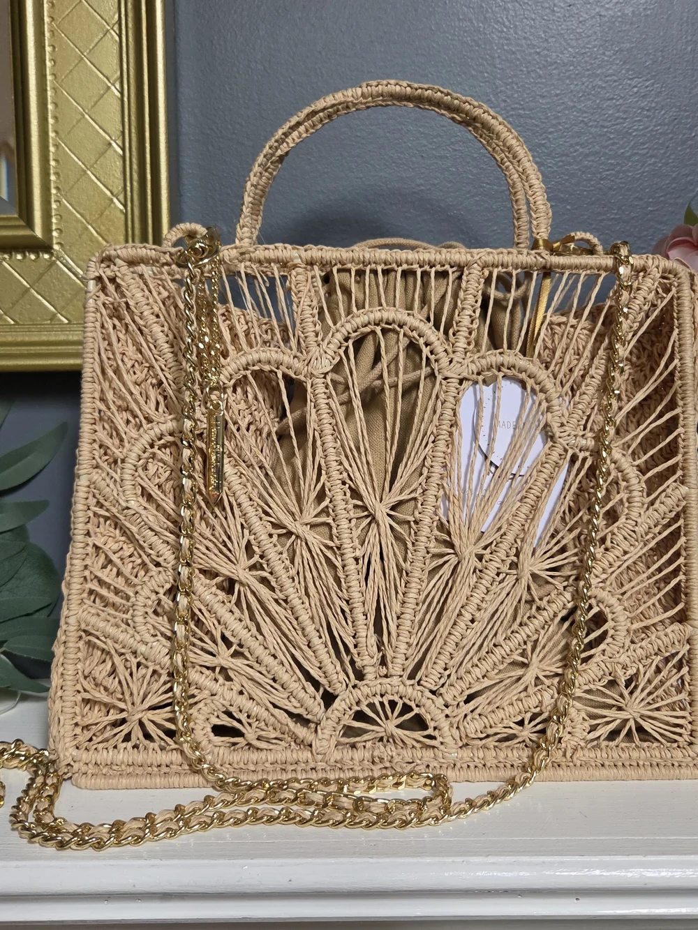 NWT Woven Straw Tote Bag - Natural W/ Gold Accents And Inner Drawstring Bag! - Picture 2 of 5